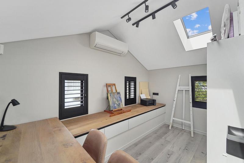 5 Bedroom Property for Sale in Bantry Bay Western Cape